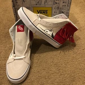 Peanuts Dog House Sk8Hi Moc Vans